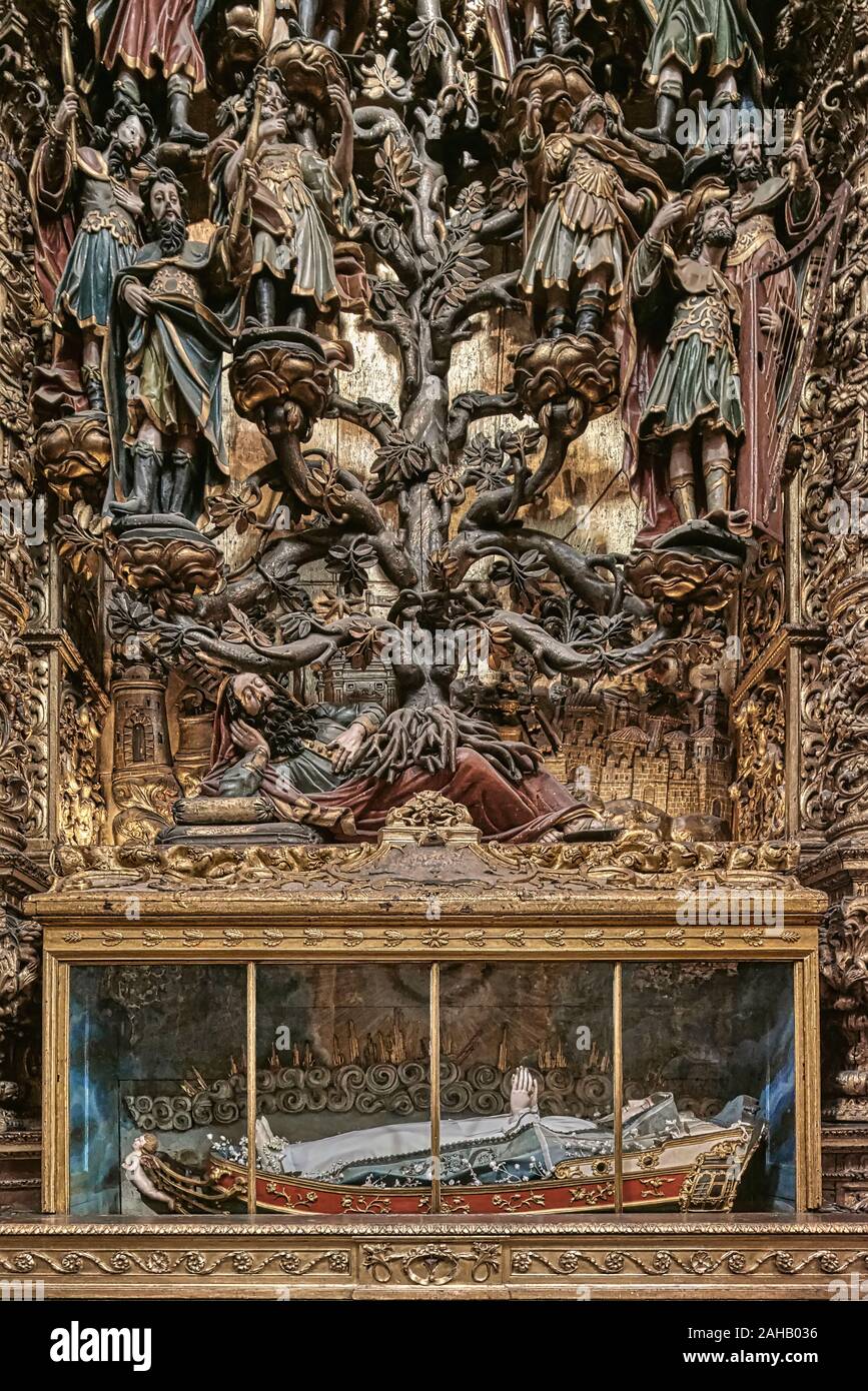 Intérieur de l'église de San Francisco du 18ème siècle et de style baroque dans la ville de Porto, Portugal, Europe Banque D'Images