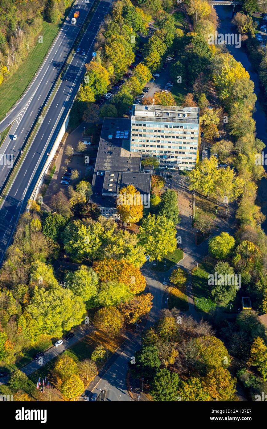 Photo aérienne, l'administration de la ville Arnsberg Rathausplatz, Arnsberg, Sauerland, Rhénanie du Nord-Westphalie, en Allemagne, de l'autoroute A46, l'autoroute, l'autoroute Banque D'Images