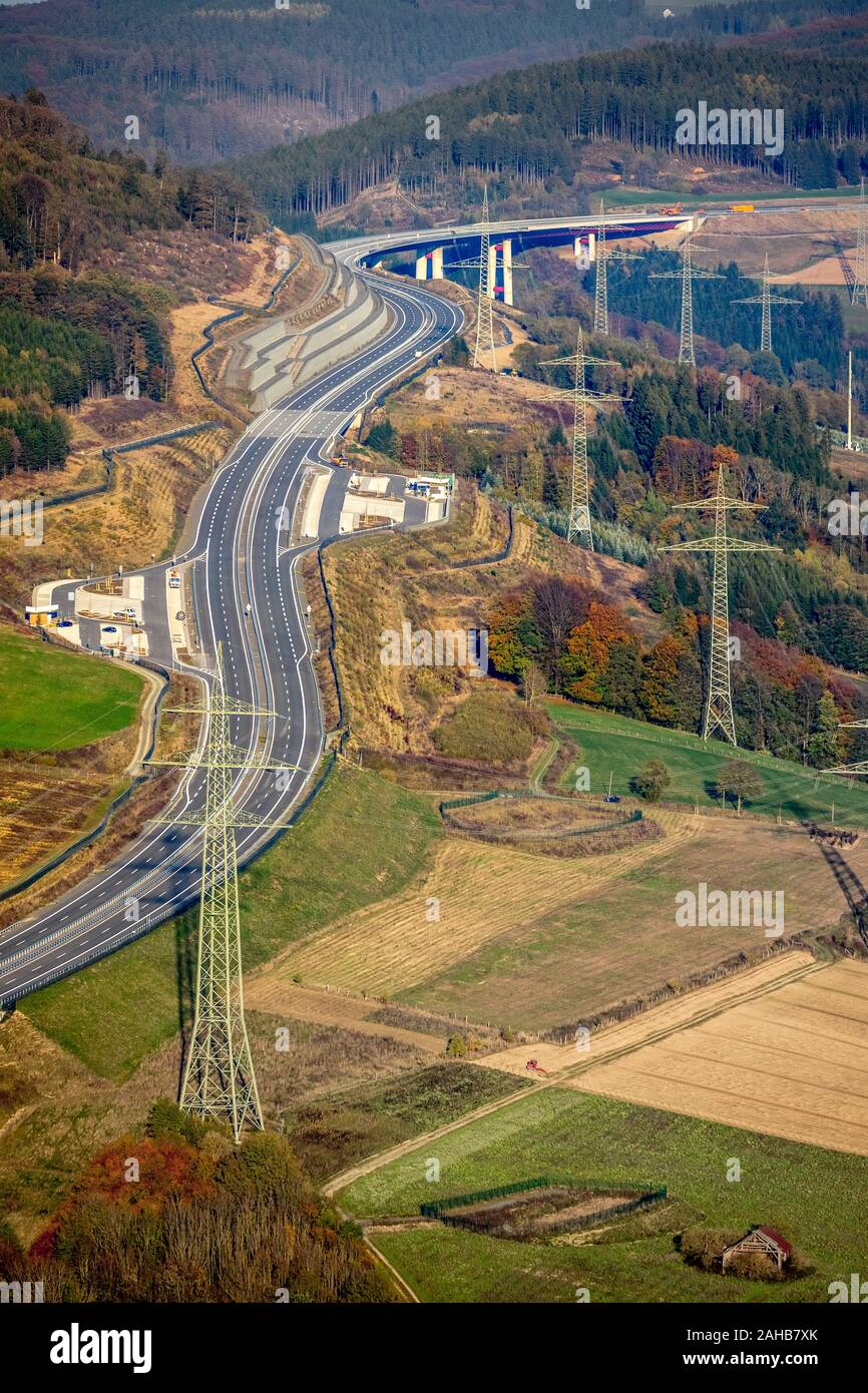 Photo aérienne, autoroute A46, extension et connexion Bestwig Brilon avec pont de l'autoroute, Nuttlar Föckinghausen, Bestwig, Sauerland, Rhine-West Nord Banque D'Images
