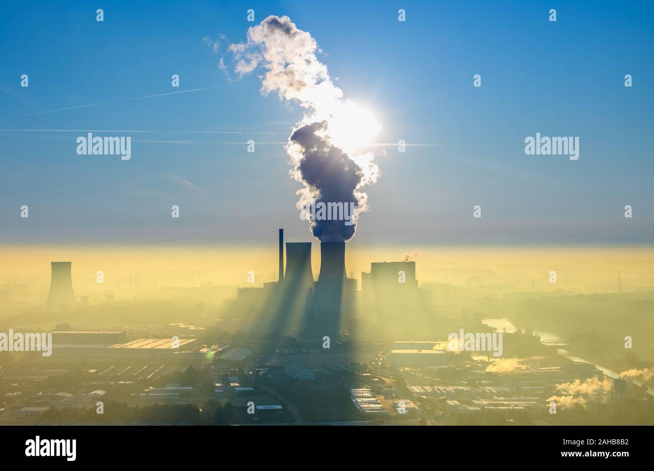 Photo aérienne, power plant Westfalen de RWE, matin, impression avec éclairage de fond bleu du ciel et de la centrale électrique de la fumée, tour de refroidissement, « EMPORTEZ, ancien Banque D'Images