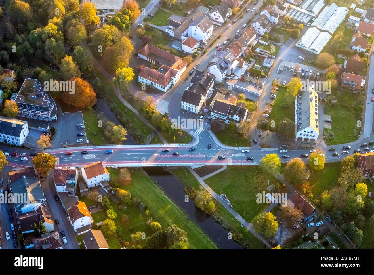 Photographie aérienne, nouveau pont sur la rivière Diemel, Marsberg, Rhénanie-Palatinat, Hesse, ALLEMAGNE, DE, l'Europe, les oiseaux-lunettes vue aérienne, photogr Banque D'Images