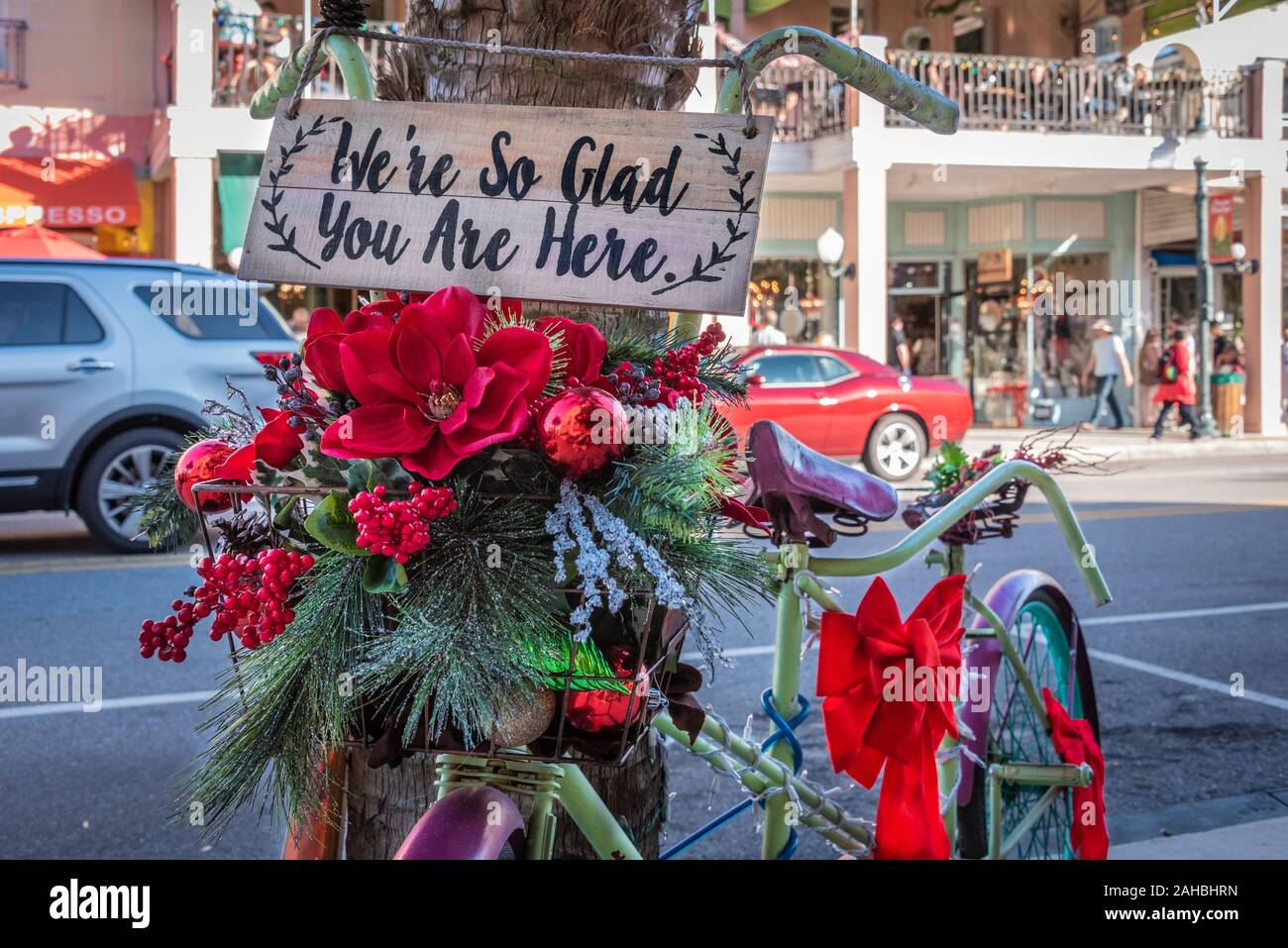 Panneau de Bienvenue sur la décoration de Noël location au centre-ville de Mount Dora en Floride centrale. (USA) Banque D'Images