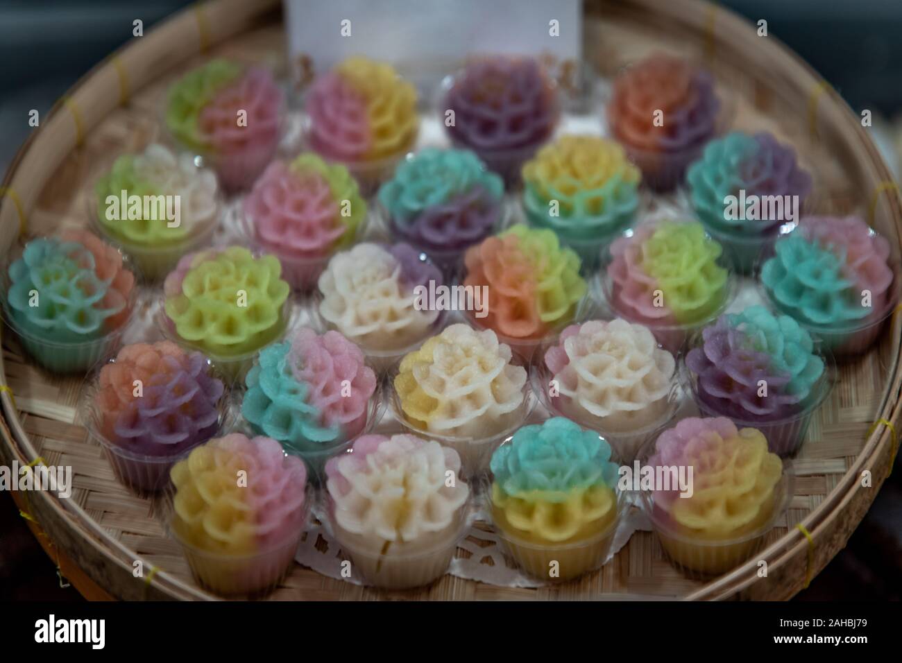 Desserts Thailandais Traditionnel Asiatique Doux Et Delicieux Gateau Sucre Gateau Sucre Couche Thai Ou Phaka Krong Est Moderne Des Desserts Qui Fait Dans Divers Flower Photo Stock Alamy Desserts Thailandais Traditionnel Asiatique Doux Et Delicieux Gateau Sucre Gateau Sucre Couche Thai Ou Phaka Krong Est Moderne Des Desserts Qui Fait Dans Divers Flower Photo Stock Alamy