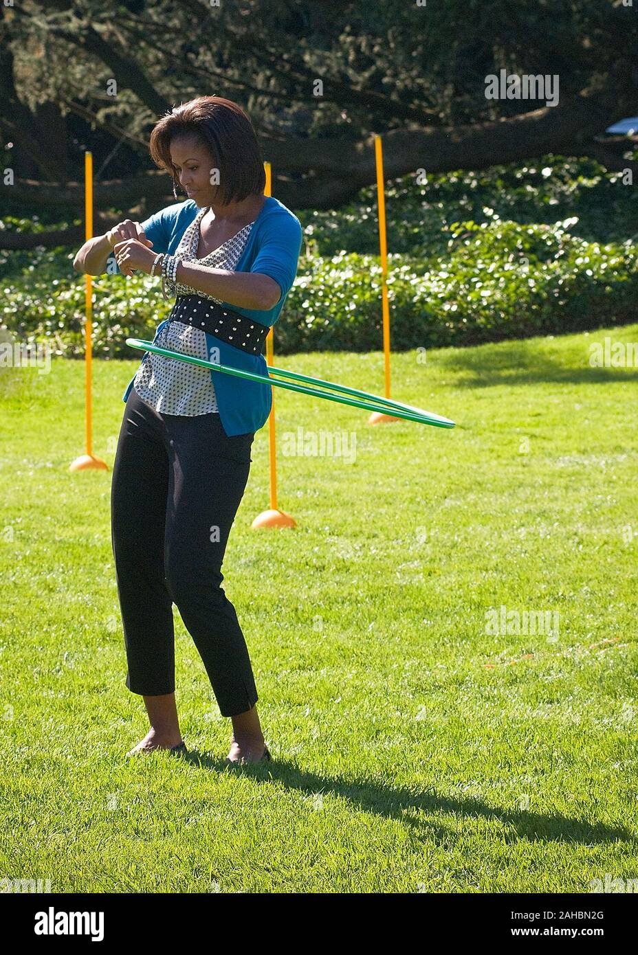 'Avec un enfant sur trois dans ce pays d'être en surpoids ou obèses, nous devons prendre des mesures pour s'assurer que tous les enfants ont accès à des repas nutritifs, l'éducation nutritionnelle et l'éducation physique pour qu'ils puissent mener une vie saine et productive", a déclaré la Première Dame Michelle Obama. "En élargissant le programme d'écoles HealthierUS plus d'enfants auront accès à un avenir meilleur." Banque D'Images