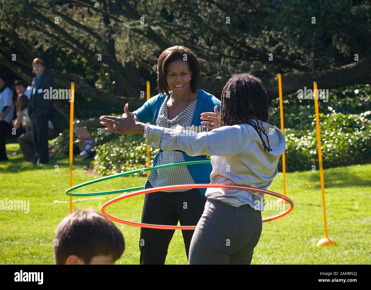 'Avec un enfant sur trois dans ce pays d'être en surpoids ou obèses, nous devons prendre des mesures pour s'assurer que tous les enfants ont accès à des repas nutritifs, l'éducation nutritionnelle et l'éducation physique pour qu'ils puissent mener une vie saine et productive", a déclaré la Première Dame Michelle Obama. "En élargissant le programme d'écoles HealthierUS plus d'enfants auront accès à un avenir meilleur." Banque D'Images