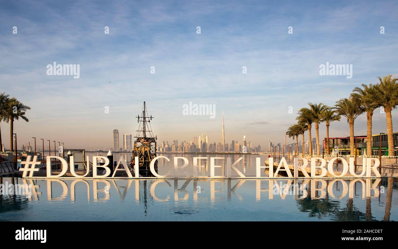 Dubaï, Émirats arabes unis, 27 Décembre 2019 : Dubai Skyline at sunrise de Dubai Creek Harbour Banque D'Images