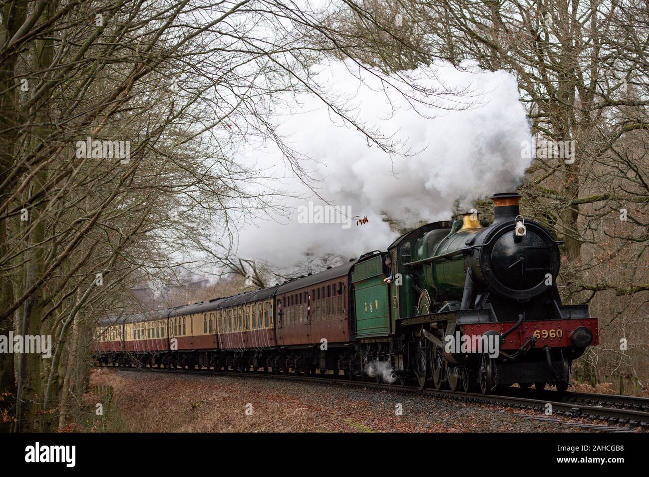 Un train à vapeur sur la Severn Valley Railway par Upper Arley, Worcestershire. Le 28 décembre 2019. Crédit photo doit se lire : Jacob King/PA Wire Banque D'Images
