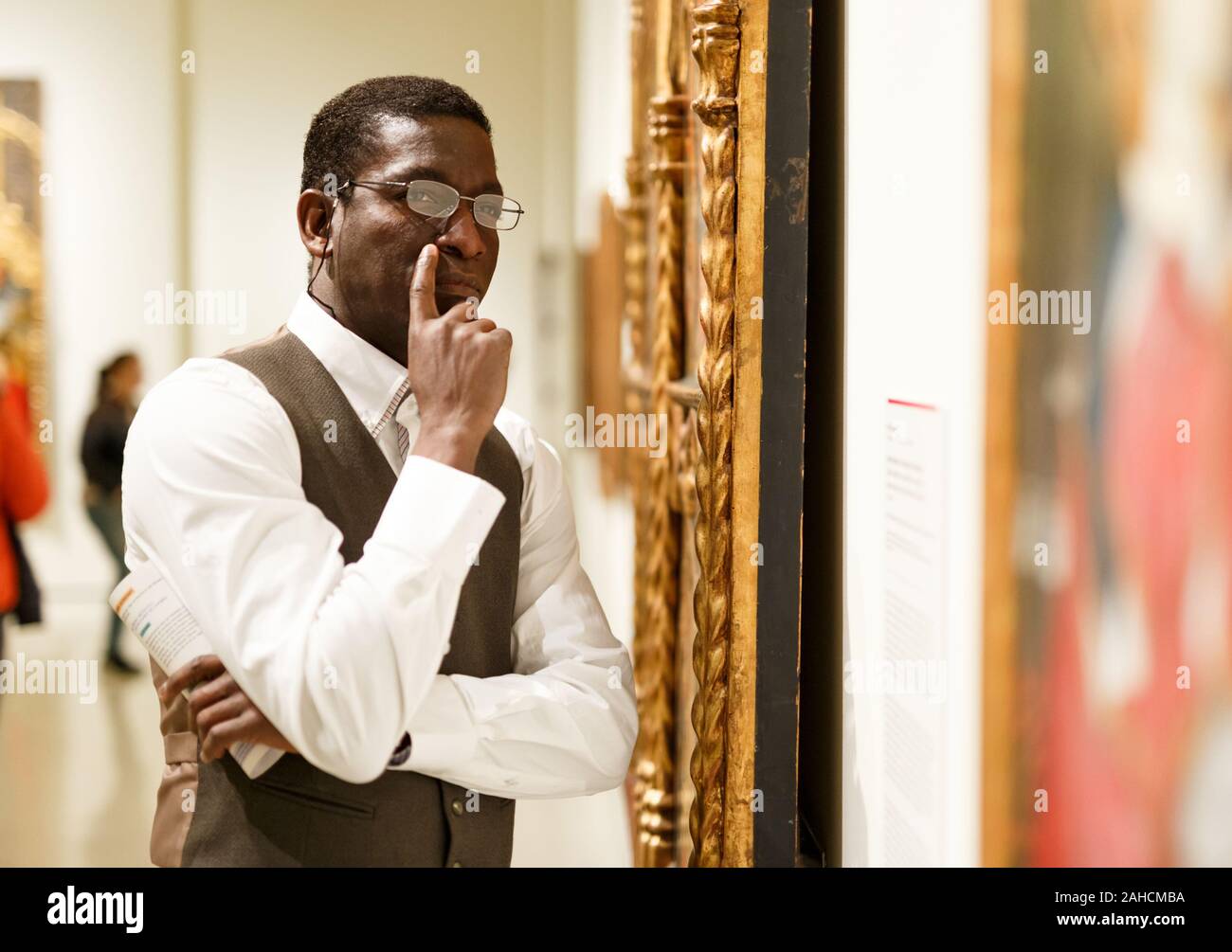 Homme africain à l'exposition au musée historique de l'exposition sur Banque D'Images