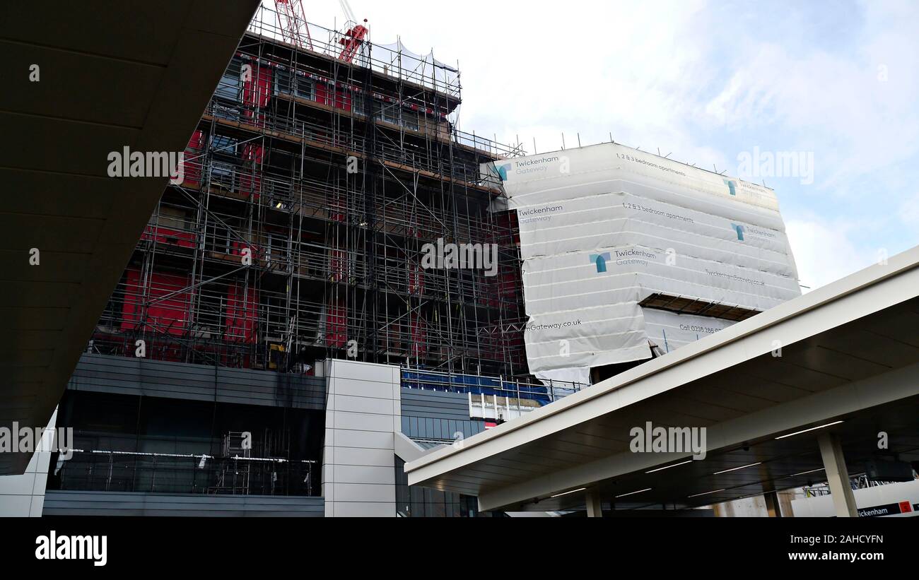 Gare De Twickenham Nouveaux Bâtiments De Construction Des Appartements Et Bureaux À Twickenham, Londres Royaume-Uni Banque D'Images