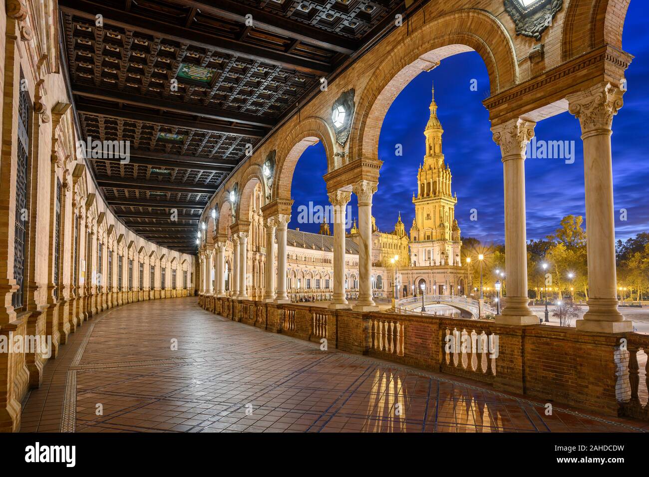 Plaza de España à Séville, Andalousie, Espagne la nuit Banque D'Images