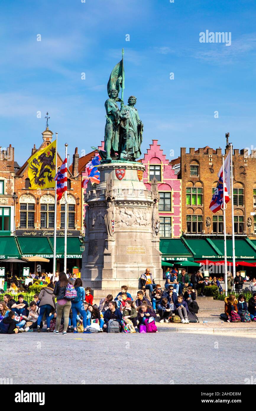 Statue de Jan Breydel et Pieter de Coninck dans le Markt (place du marché) Bruges, Belgique Banque D'Images