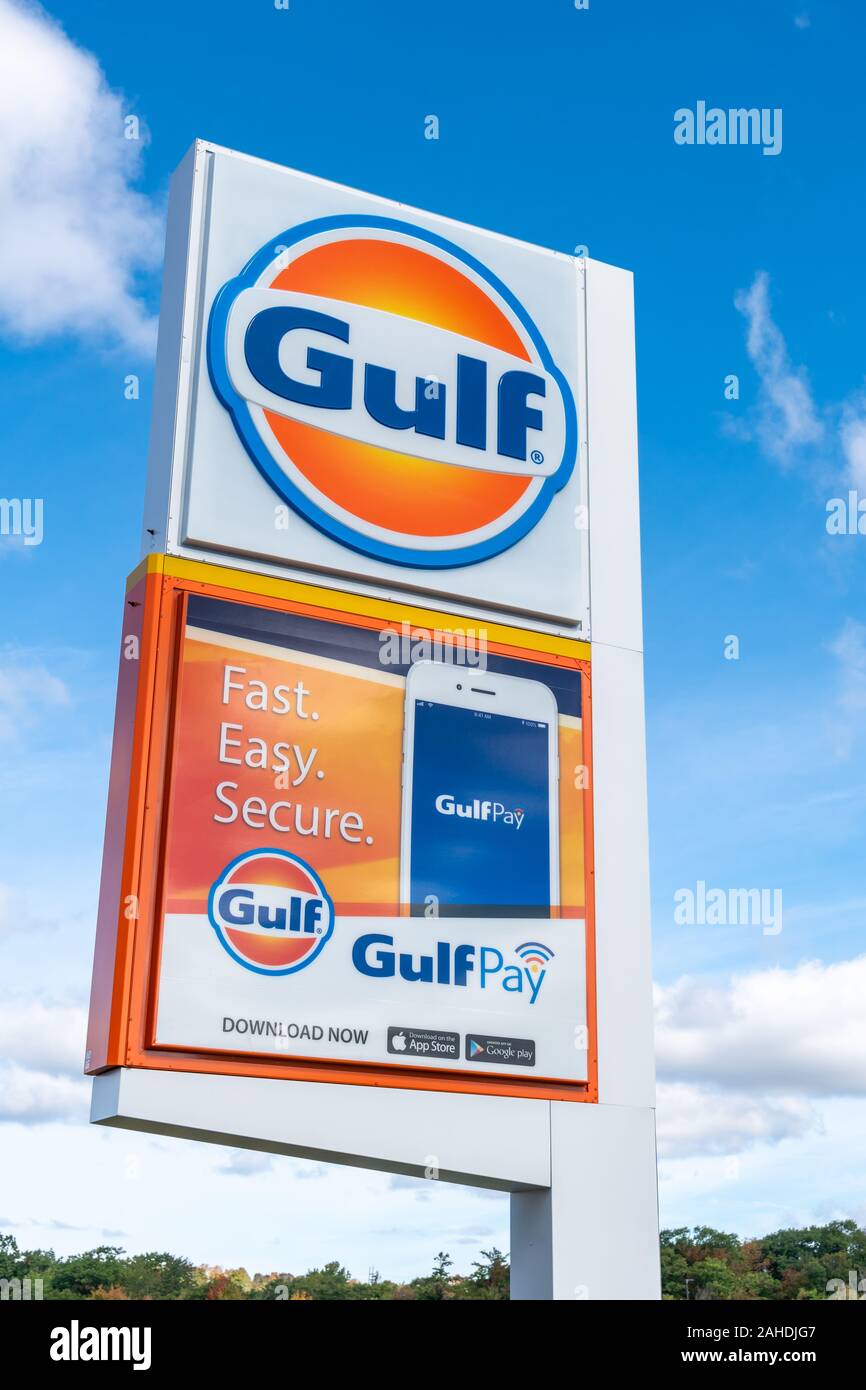 LENOX, MASSACHUSETTS/USA - 29 septembre 2019 : signe de pétrole du Golfe et des marques d'un logo. Banque D'Images