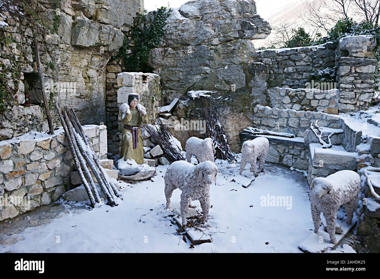 L'immense précepte (crèche nativité) dans le village de Barrea, province de l'Aquila, Abbruzzo, Italie Banque D'Images