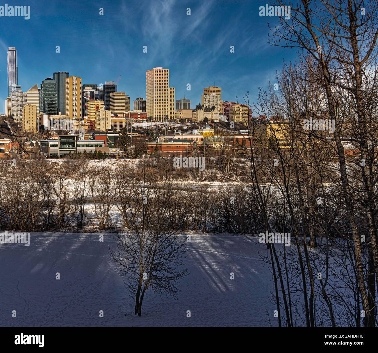 Le centre-ville d'Edmonton, Alberta, Canada. Pris sur un jour d'hiver ensoleillé en décembre. Banque D'Images