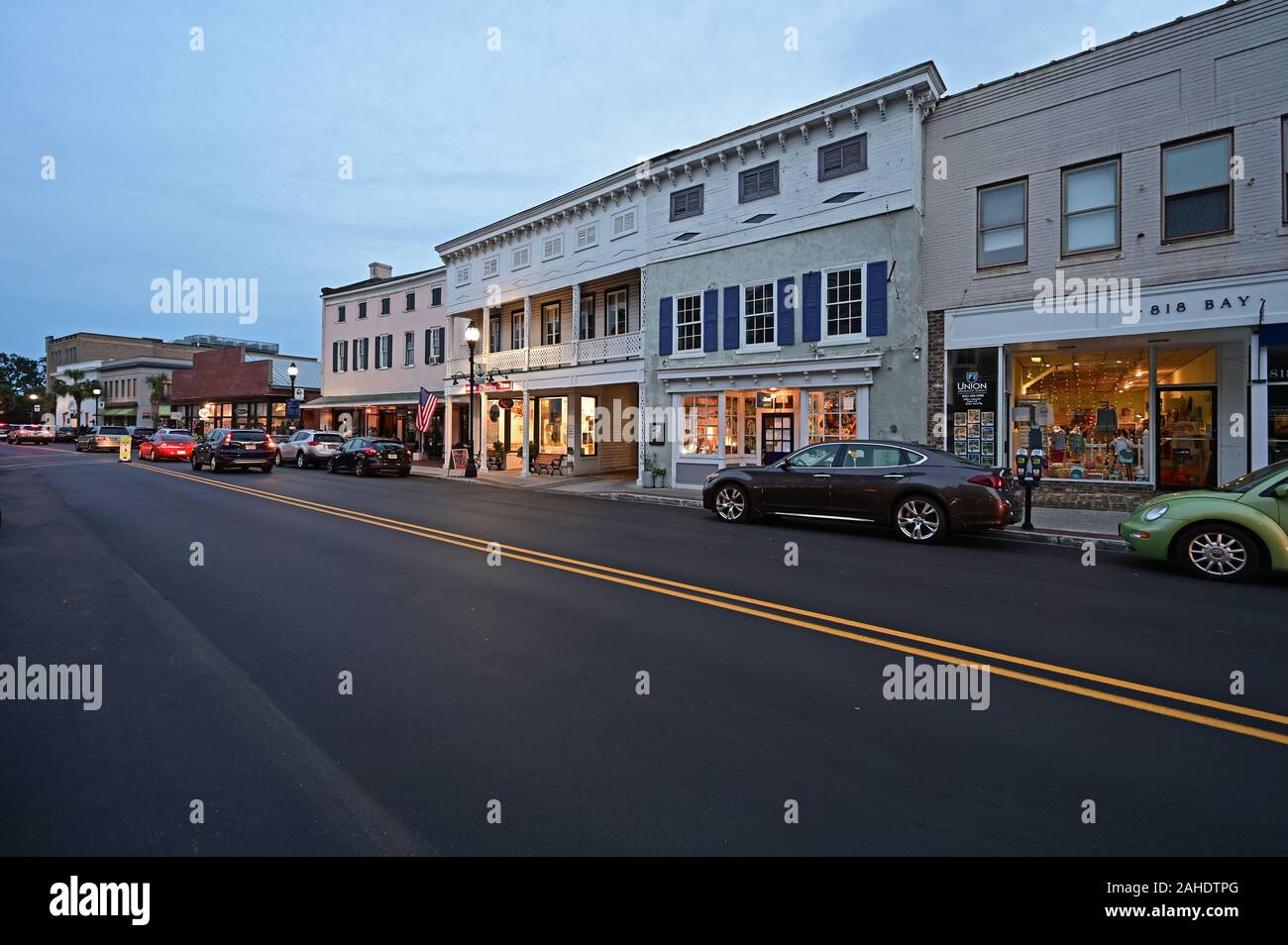 Beaufort, Caroline du Sud - le 18 octobre 2019 : le centre ville quartier historique de Beaufort, Caroline du Sud au crépuscule. Banque D'Images