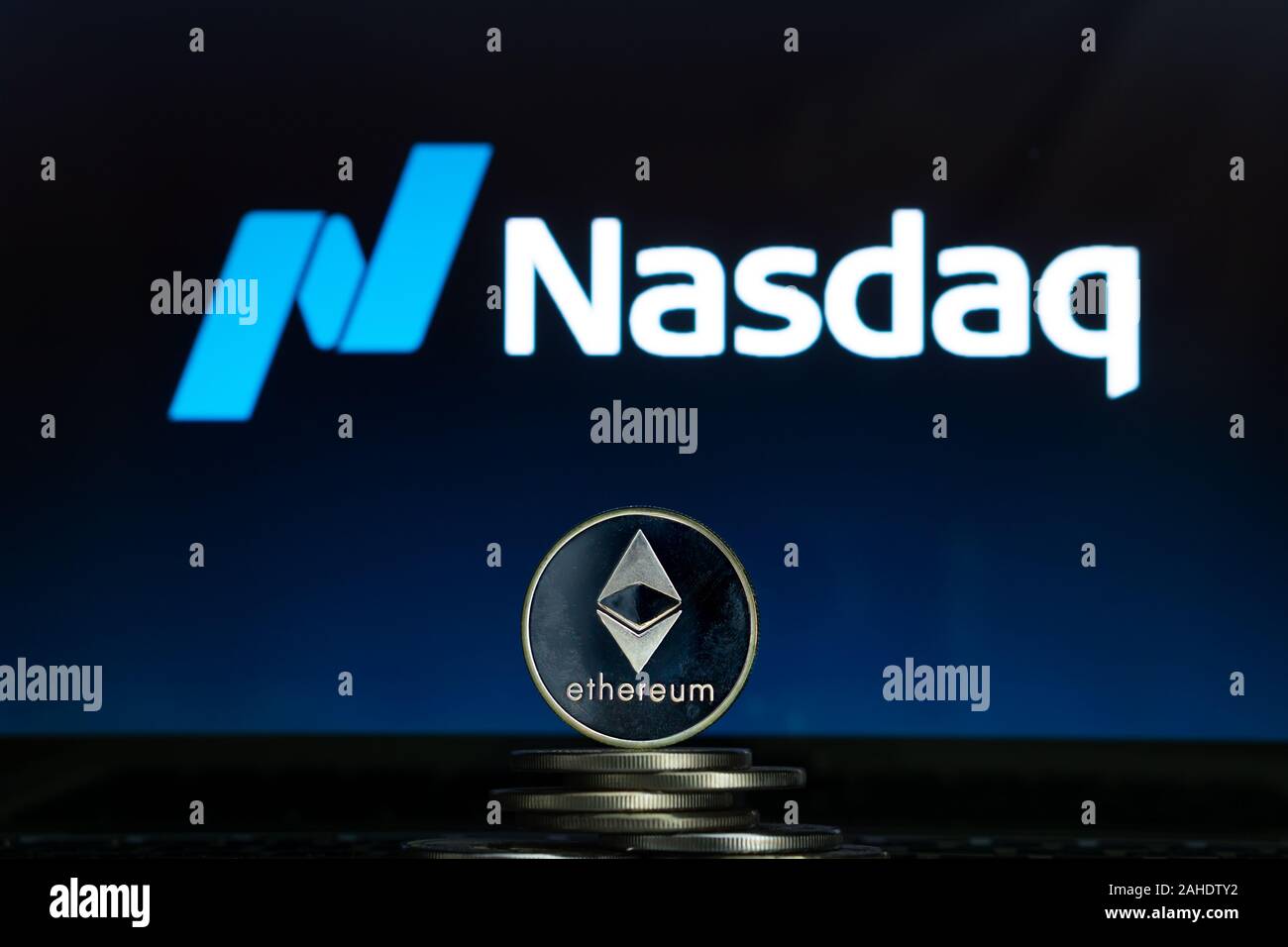 Pièces Ethereum Nasdaq avec logo sur un écran d'ordinateur portable. La Slovénie, Ljubljana - 02 24 2019 Banque D'Images