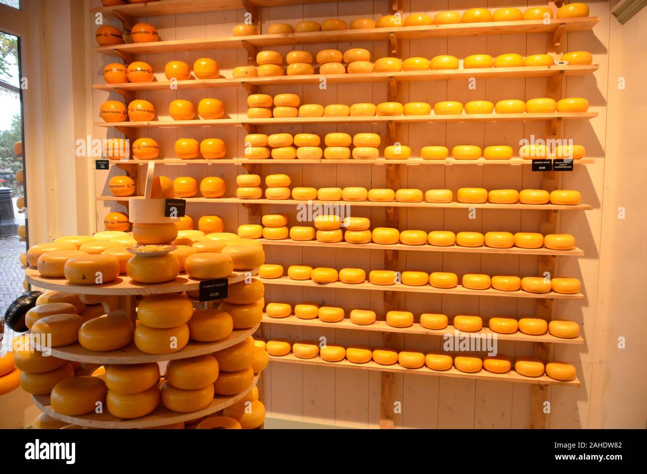 Gouda cheese store, Henri Willig Cheese Farm Store, Gouda, Pays-Bas Banque D'Images