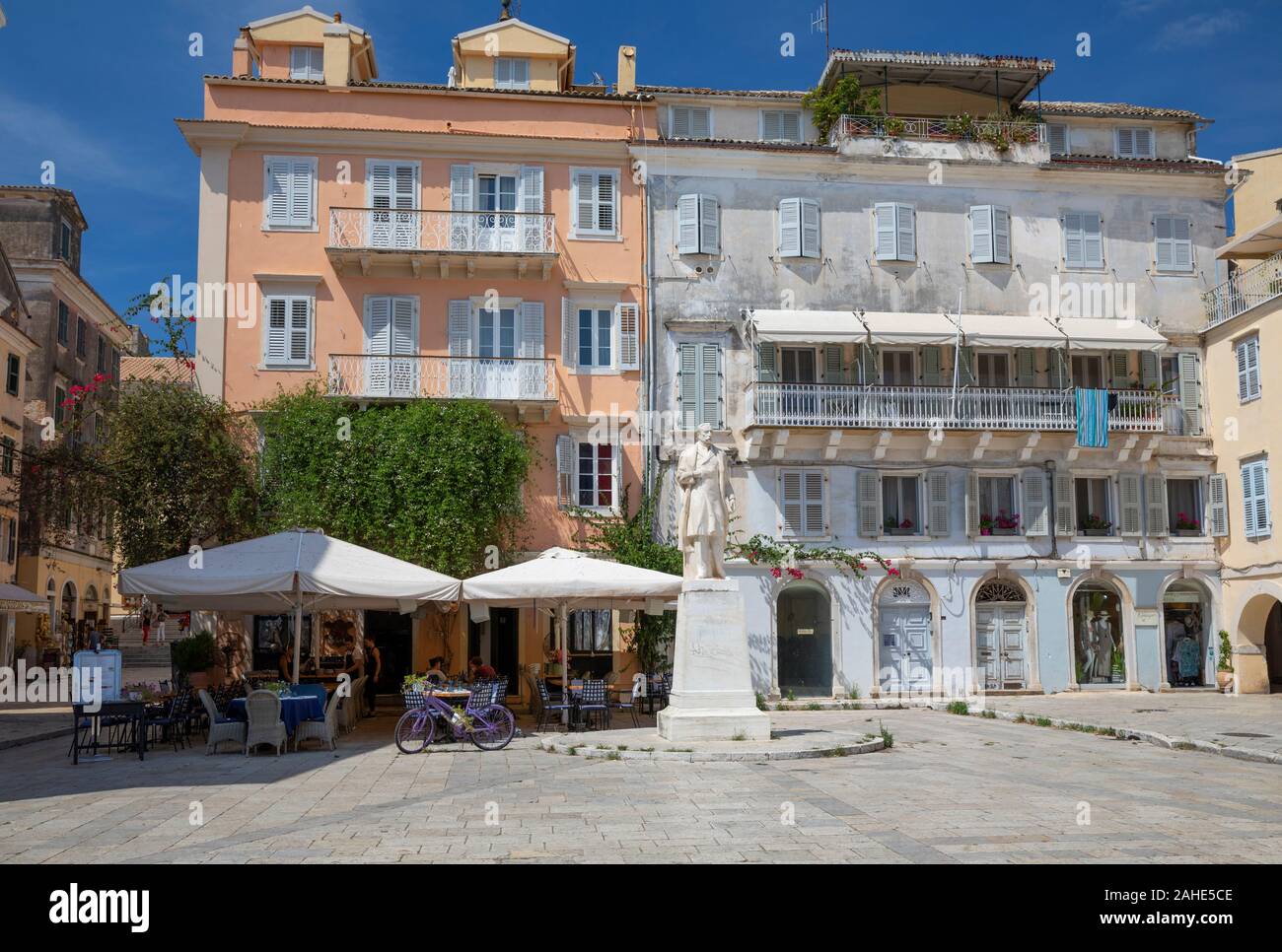 Statue Du Premier Ministre Grec Georgios Theotokis Sur La Place Des Héros, La Vieille Ville De Corfou, Grèce Banque D'Images