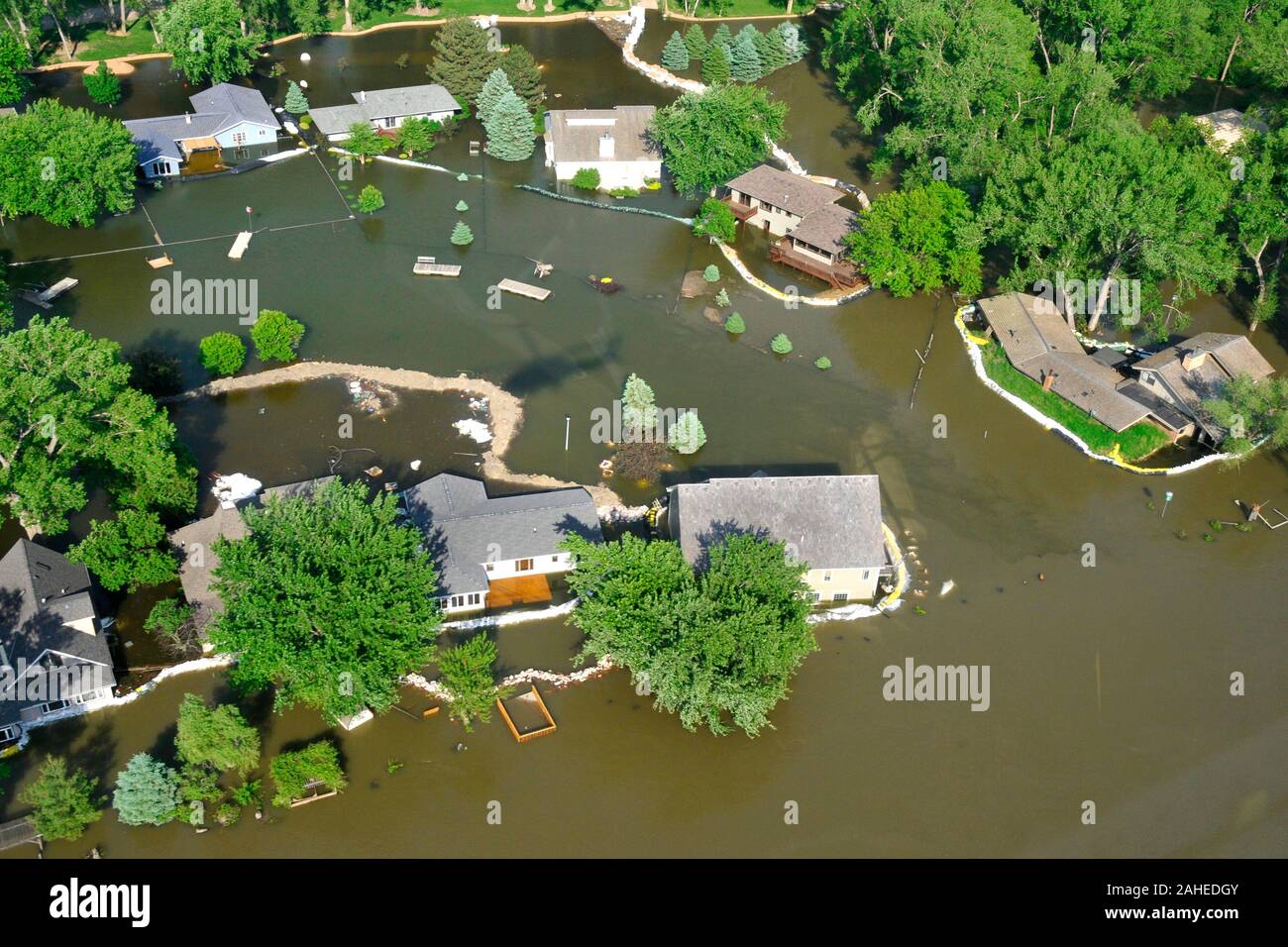 Photos aériennes de la rivière Missouri inondation à Sioux City, Iowa, South Sioux City, Nebraska, Dakota Dunes, et le Dakota du Sud, le 8 juin 2011. Des digues ont été construites près des maisons pour empêcher l'inondation de la rivière Missouri propriétés. Banque D'Images