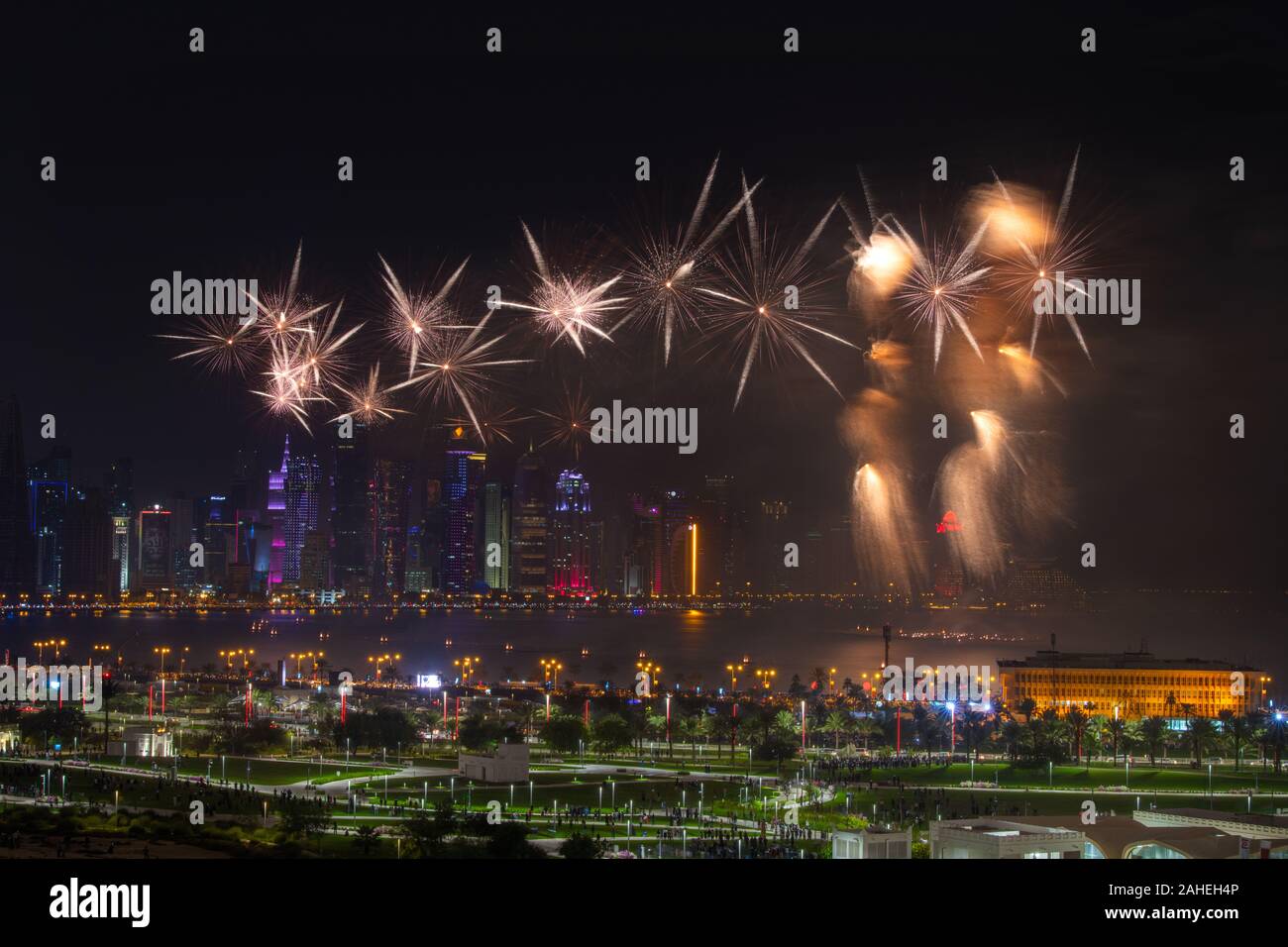 Feu d'artifice le Jour national du Qatar à corniche Banque D'Images