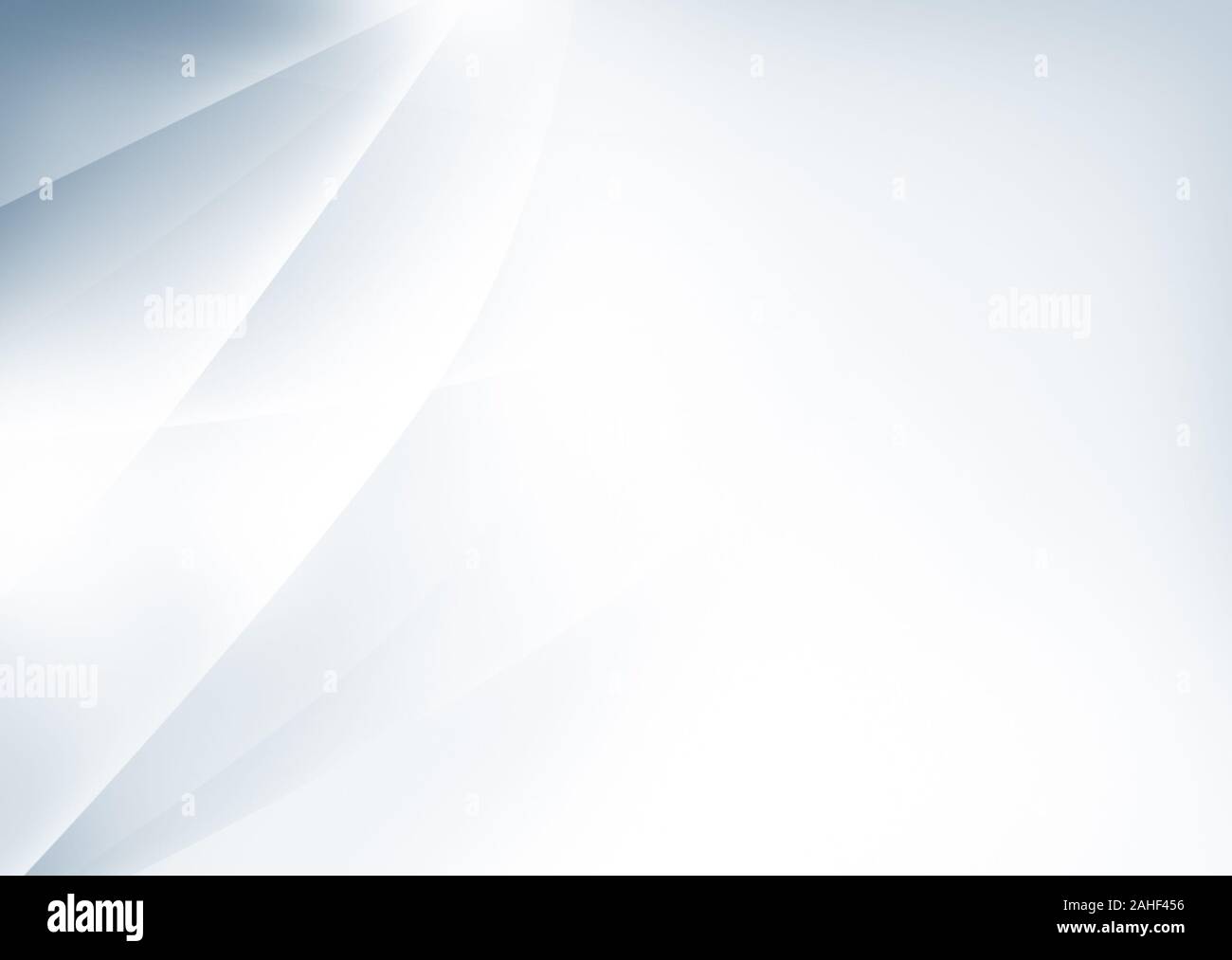 Lignes ondulées abstraites, simples et modernes avec une teinte gris clair ou métallique sur fond blanc. Modèle haute résolution, espace de copie. Banque D'Images