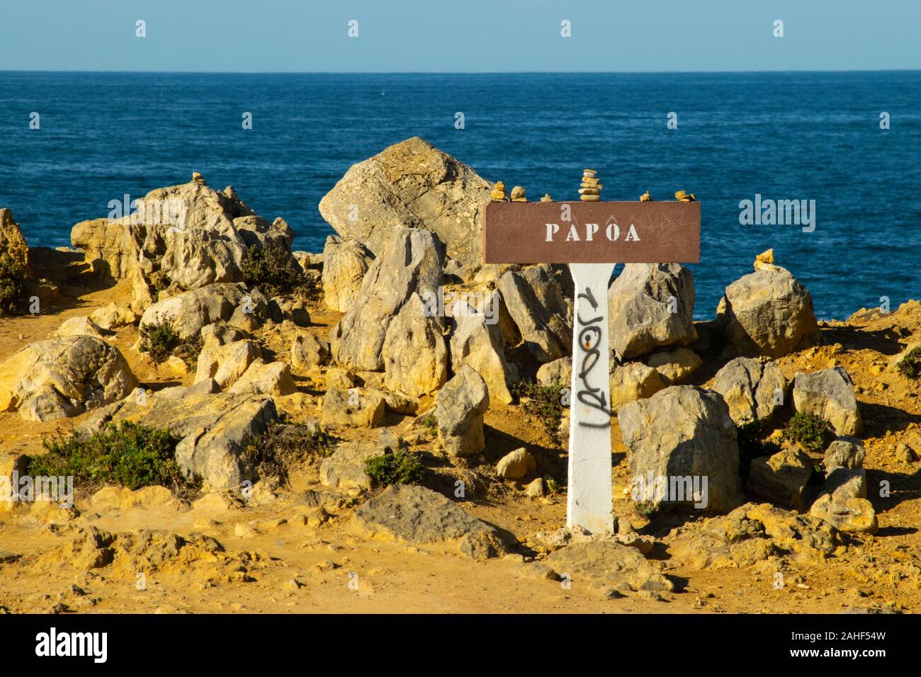 Panneau routier à Papoa Point Peniche Estremadura Portugal Banque D'Images