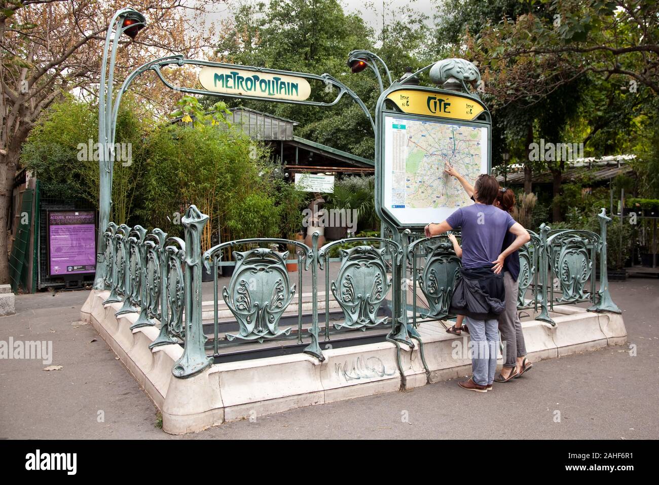 L'Art Nouveau célèbre signe pour la région métropolitaine de métro à Paris, France Banque D'Images