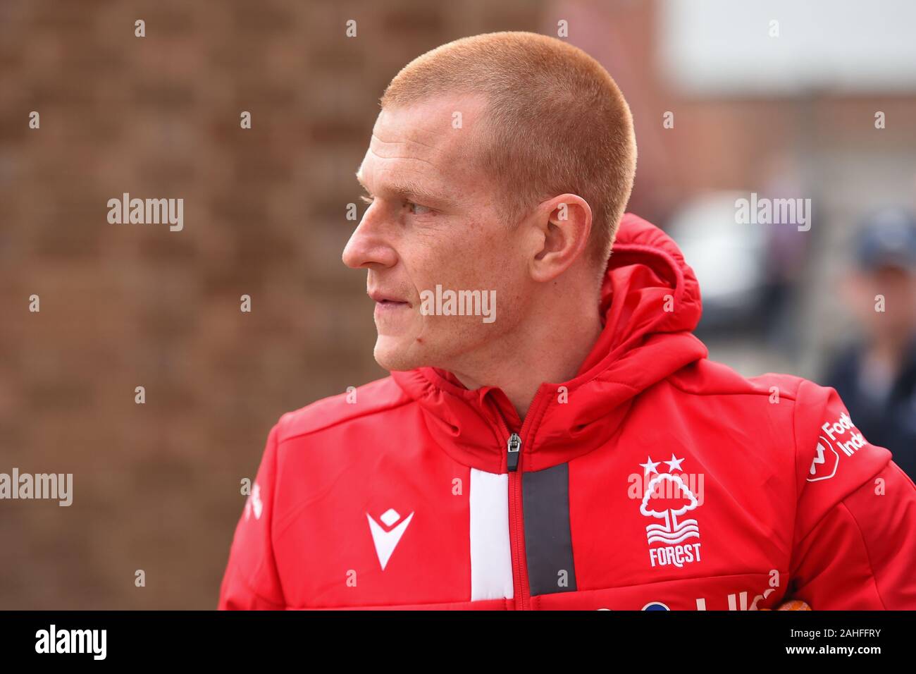 Nottingham, Royaume-Uni. Dec 29, 2019. Ben Watson (8) La forêt de Nottingham arrive à venir du ciel parier match de championnat entre Nottingham Forest et Wigan Athletic au City Ground de Nottingham, le dimanche 29 décembre 2019. (Crédit : Jon Hobley | MI News) photographie peut uniquement être utilisé pour les journaux et/ou magazines fins éditoriales, licence requise pour l'usage commercial Crédit : MI News & Sport /Alamy Live News Banque D'Images