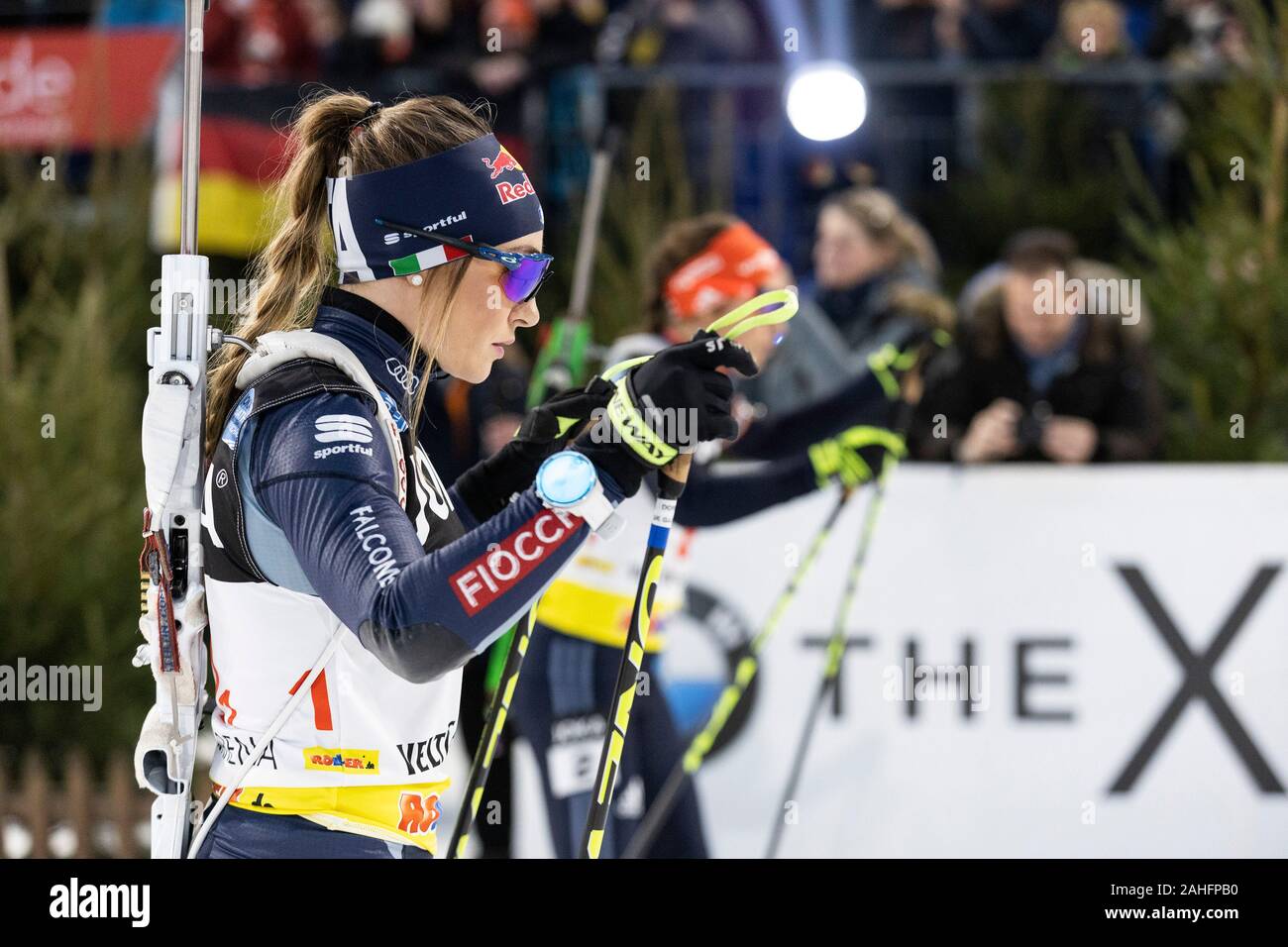 Gelsenkirchen, Allemagne. 28. Dezember 2019. Le biathlète italien Dorothea Wierer. JOKA World Team Challenge 2019, le Biathlon auf Schalke. Banque D'Images