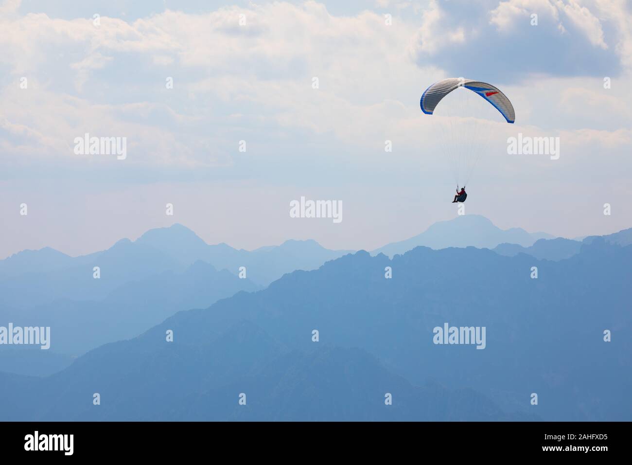 Parapente à Monte Baldo, dans le nord de l'Italie Banque D'Images