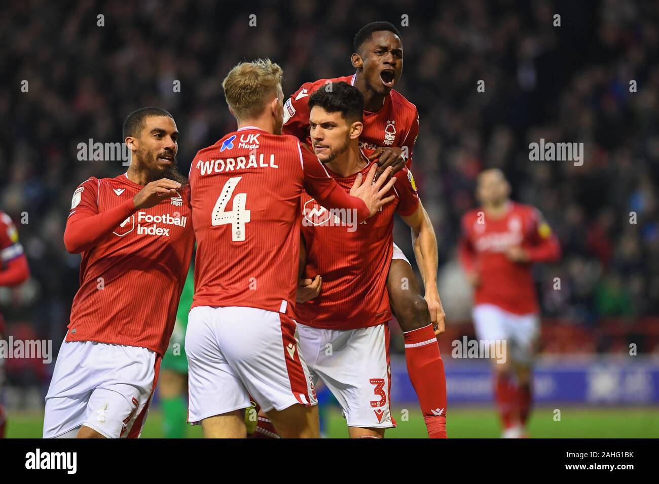 Nottingham, Royaume-Uni. Dec 29, 2019. Les Rouges célébrer après Tobias Figueiredo (3) La forêt de Nottingham a marqué un but pour le rendre 1-0 lors du match de championnat Sky Bet entre Nottingham Forest et Wigan Athletic au City Ground de Nottingham, le dimanche 29 décembre 2019. (Crédit : Jon Hobley | MI News) photographie peut uniquement être utilisé pour les journaux et/ou magazines fins éditoriales, licence requise pour l'usage commercial Crédit : MI News & Sport /Alamy Live News Banque D'Images