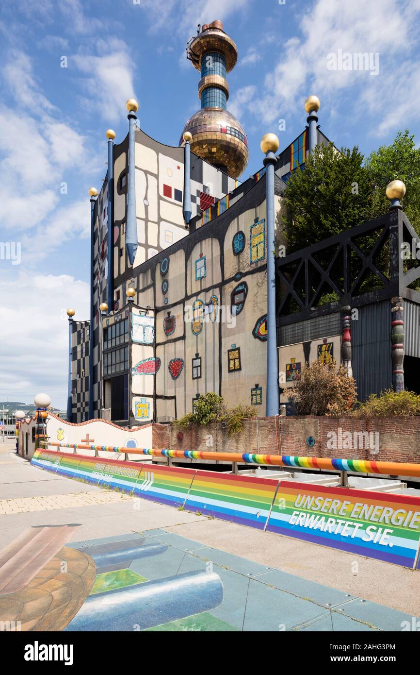 Usine d'incinération de déchets Spittelau, façade dessinée par Friedensreich Hundertwasser, Vienne, Autriche, Europe Banque D'Images