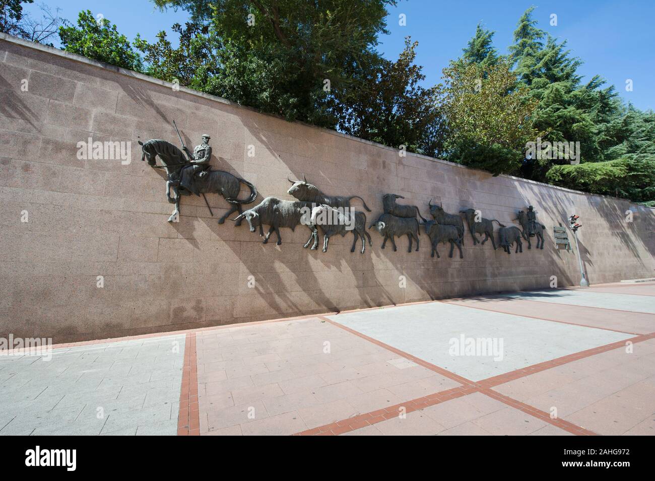 Les taureaux sculpture sur mur à Plaza de Toros, Madrid, Espagne Banque D'Images