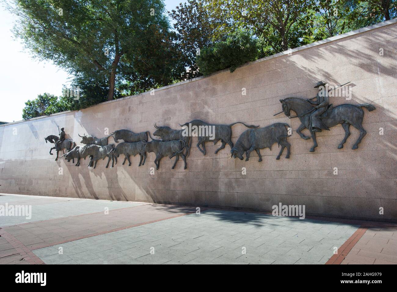 Les taureaux sculpture sur mur à Plaza de Toros, Madrid, Espagne Banque D'Images