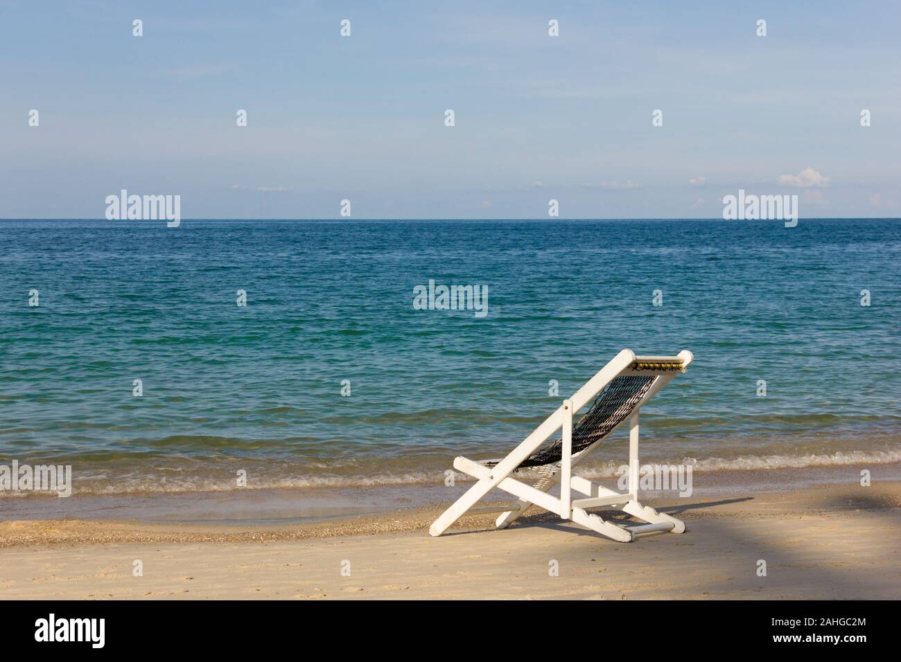 Temps libre sur la plage, hamac chaise blanche. Des vacances d'été, paradise travel destination beauté, l'ambiance chill out concept Banque D'Images