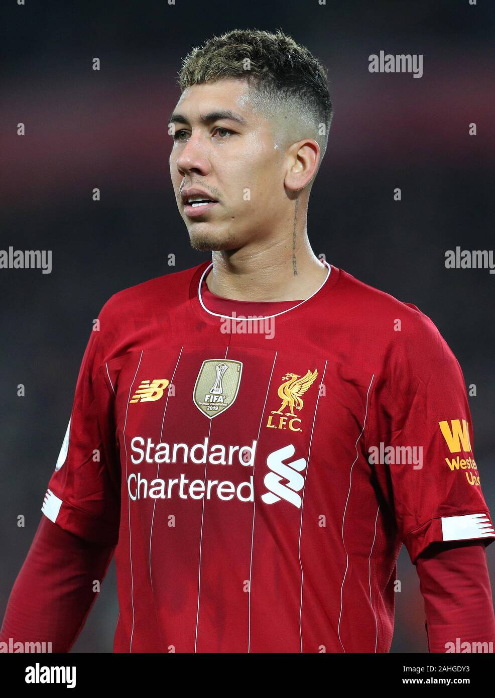 Anfield, Liverpool, Merseyside, Royaume-Uni. Dec 29, 2019. Premier League anglaise de football, Liverpool contre Wolverhampton Wanderers ; Roberto Firmino de Liverpool porte sa Coupe du Monde Championnat du Club gagnants badgée shirt - strictement usage éditorial uniquement. Pas d'utilisation non autorisée avec l'audio, vidéo, données, listes de luminaire, club ou la Ligue de logos ou services 'live'. En ligne De-match utilisation limitée à 120 images, aucune émulation. Aucune utilisation de pari, de jeux ou d'un club ou la ligue/player Crédit : publications Plus Sport Action/Alamy Live News Banque D'Images