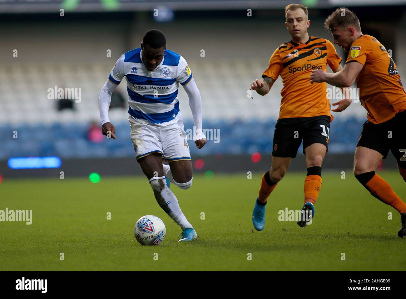 Osayi-Samuel lumineux des Queens Park Rangers en action au cours de l'EFL Skybet match de championnat, Queens Park Rangers v Hull City à la Fondation Prince Kiyan, stade Loftus Road à Londres le dimanche 29 décembre 2019. Cette image ne peut être utilisé qu'à des fins rédactionnelles. Usage éditorial uniquement, licence requise pour un usage commercial. Aucune utilisation de pari, de jeux ou d'un seul club/ligue/dvd publications. Photos par Tom Smeeth/Andrew Orchard la photographie de sport/Alamy live news Crédit : Andrew Orchard la photographie de sport/Alamy Live News Banque D'Images