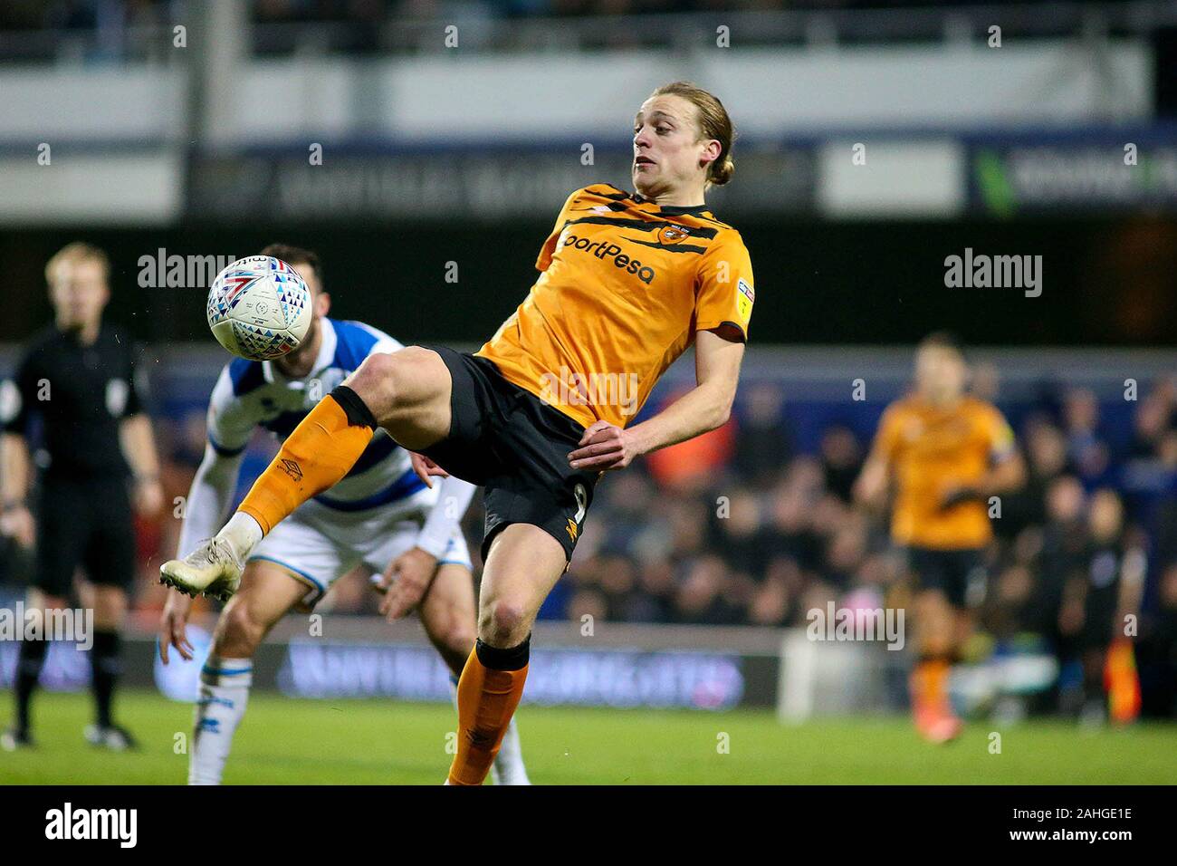 Tom Eaves de Hull City en action au cours de l'EFL Skybet match de championnat, Queens Park Rangers v Hull City à la Fondation Prince Kiyan, stade Loftus Road à Londres le dimanche 29 décembre 2019. Cette image ne peut être utilisé qu'à des fins rédactionnelles. Usage éditorial uniquement, licence requise pour un usage commercial. Aucune utilisation de pari, de jeux ou d'un seul club/ligue/dvd publications. Photos par Tom Smeeth/Andrew Orchard la photographie de sport/Alamy live news Crédit : Andrew Orchard la photographie de sport/Alamy Live News Banque D'Images