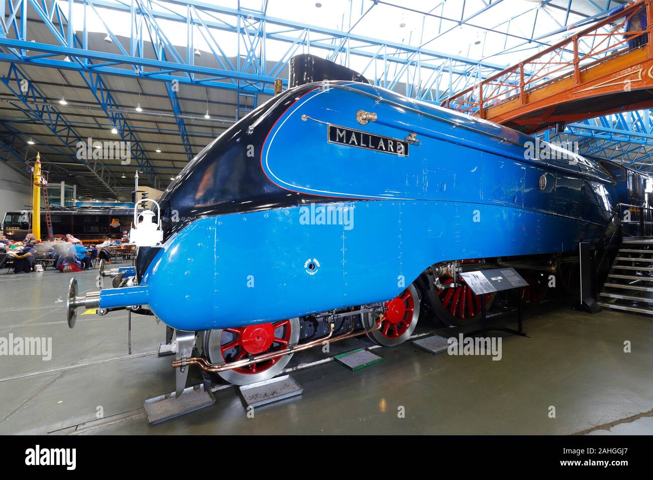 A4 Pacific Mallard 4468 locomotive à vapeur de rupture record de vitesse dans le Grand Hall du Musée National du chemin de fer dans l'État de New York, Yorkshire du Nord. Banque D'Images