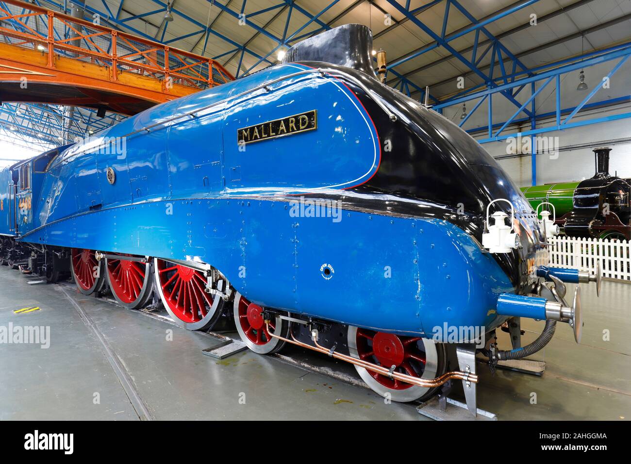 A4 Pacific Mallard 4468 locomotive à vapeur de rupture record de vitesse dans le Grand Hall du Musée National du chemin de fer dans l'État de New York, Yorkshire du Nord. Banque D'Images