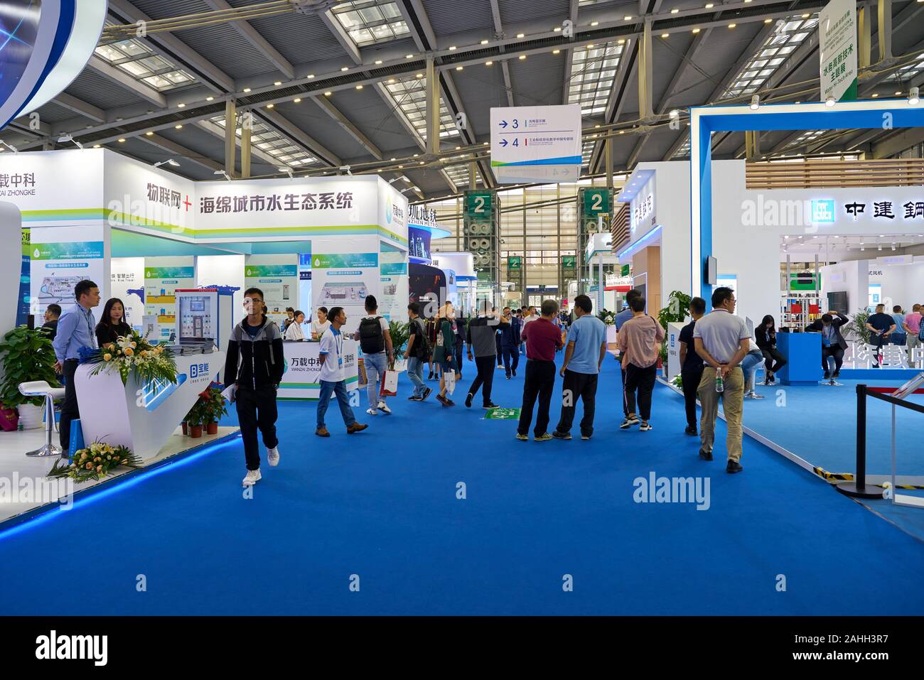 SHENZHEN, CHINE - circa 2019, novembre : interior shot of China Hi-Tech Fair 2019 à Shenzhen Convention & Exhibition Centre. Banque D'Images