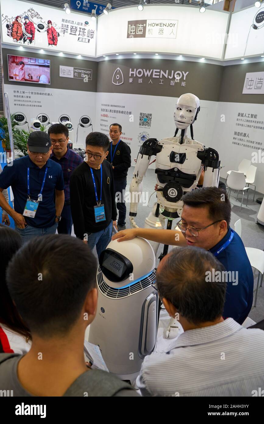 SHENZHEN, CHINE - circa 2019, novembre : interior shot of China Hi-Tech Fair 2019 à Shenzhen Convention & Exhibition Centre. Banque D'Images