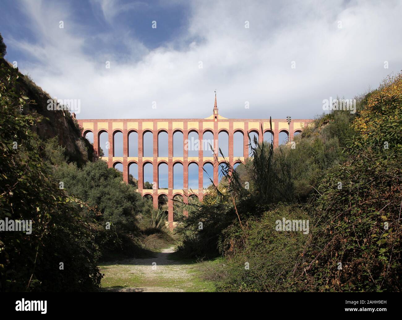 Aqueduc Eagle /Acueducto del Águila construire par l'architecte Francisco Martín Cantarero.près de Maro et Nerja Andalousie Espagne.Pour fournir de l'eau Usine de sucre. Banque D'Images