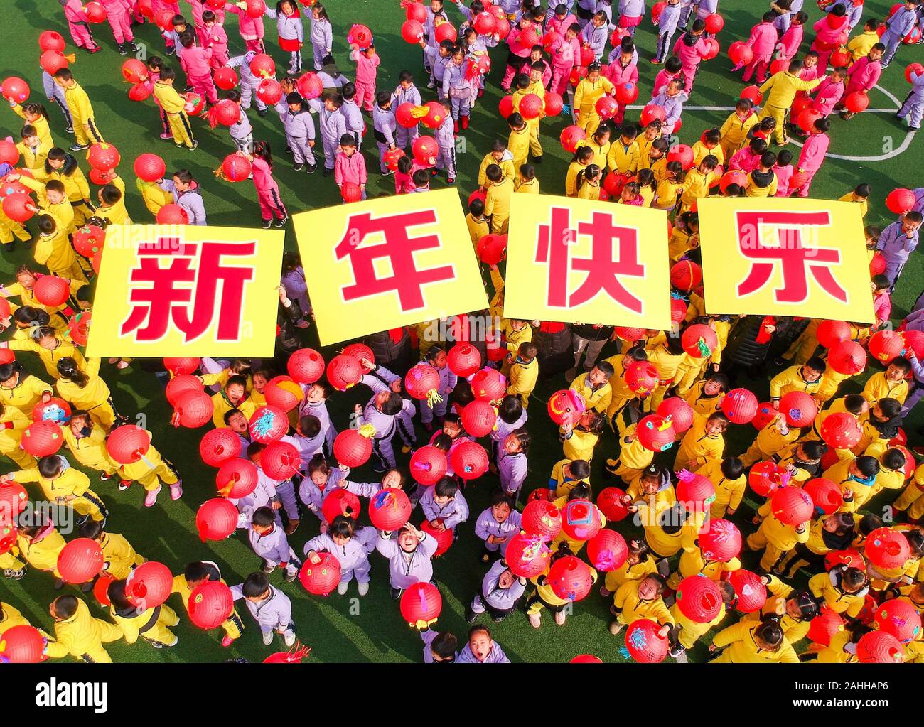 Xuzhou, Jiangsu, Chine. Dec 30, 2019. Jiangsu, Chine-Photo prise le 15  juillet 2019 montre la première démonstration du procédé de fabrication de  l'équipement domestique dans l'industrie textile de Da-sheng group dans la