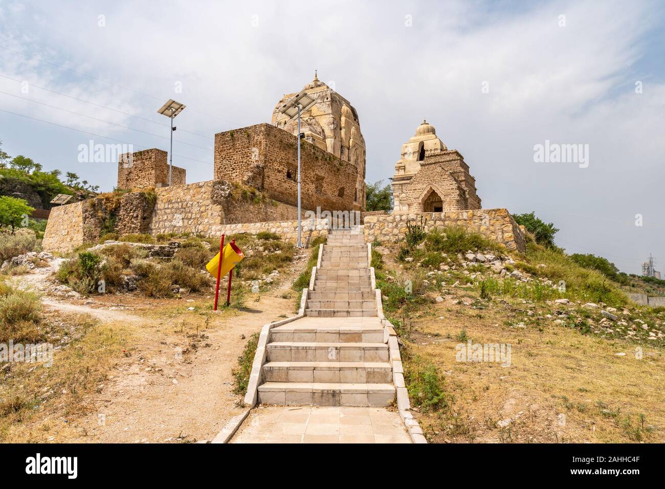 Qila Chakwal Katas Raj Temples Hindous dédié à Shiva Vue pittoresque de sanctuaires sur un ciel bleu ensoleillé Jour Banque D'Images