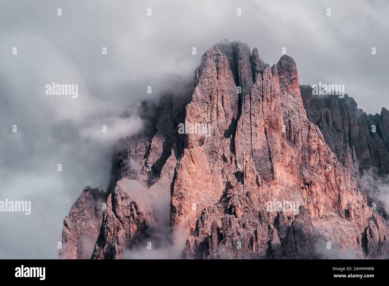 Quelques photos de la belle, Sudtirol Seiser Alm, un lieu célèbre pour les vacances, avec ses prairies de fleurs, les pics, et des chalets. Banque D'Images