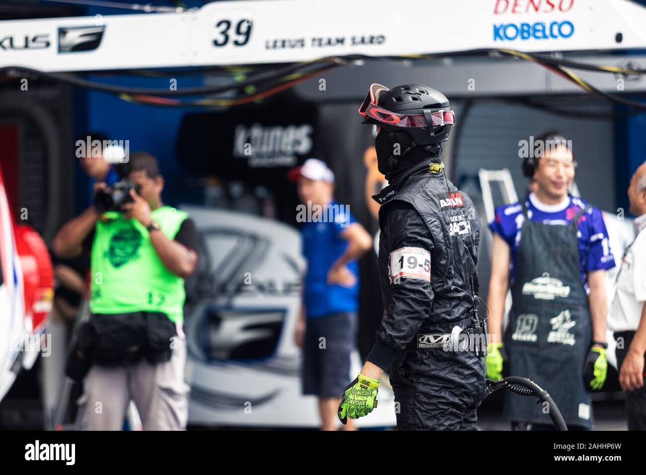 Buriram, Thaïlande - 28 juin 2019 Thaïlande : match racing SuperGT, le pilote japonais de l'équipe certains ont à la pratique du changement de roues par leur propre trop Banque D'Images