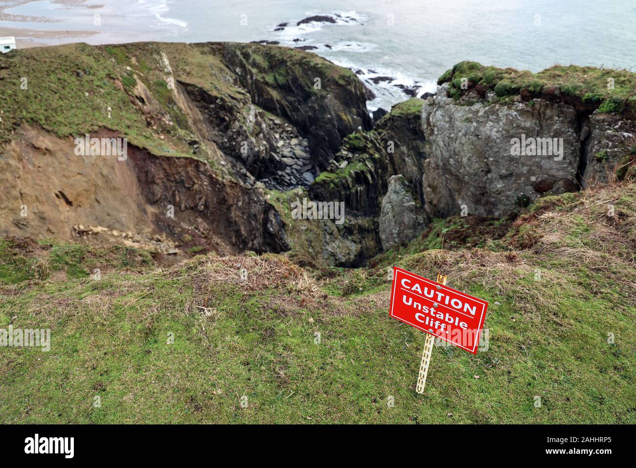 Falaises instables avertissement signe les visiteurs de l'île de Burgh sur la côte sud du Devon à se méfier Banque D'Images