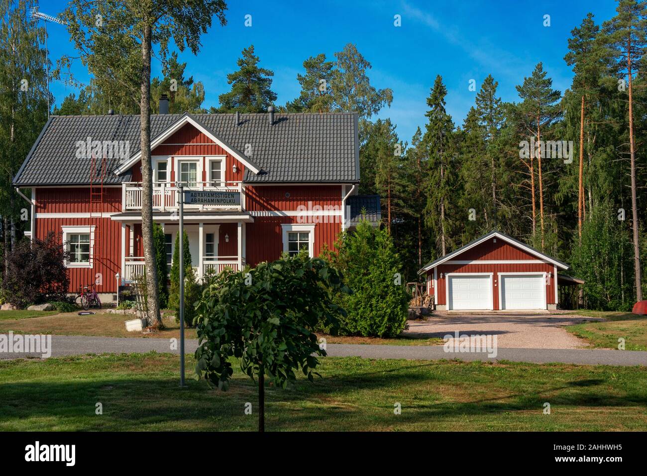 Maison en bois typique dans la région de Nagu village ou Nauvo island dans Väståboland Pargas dans l'archipel de Turku dans le sud-ouest de la Finlande. L'archipel ou ring road Banque D'Images