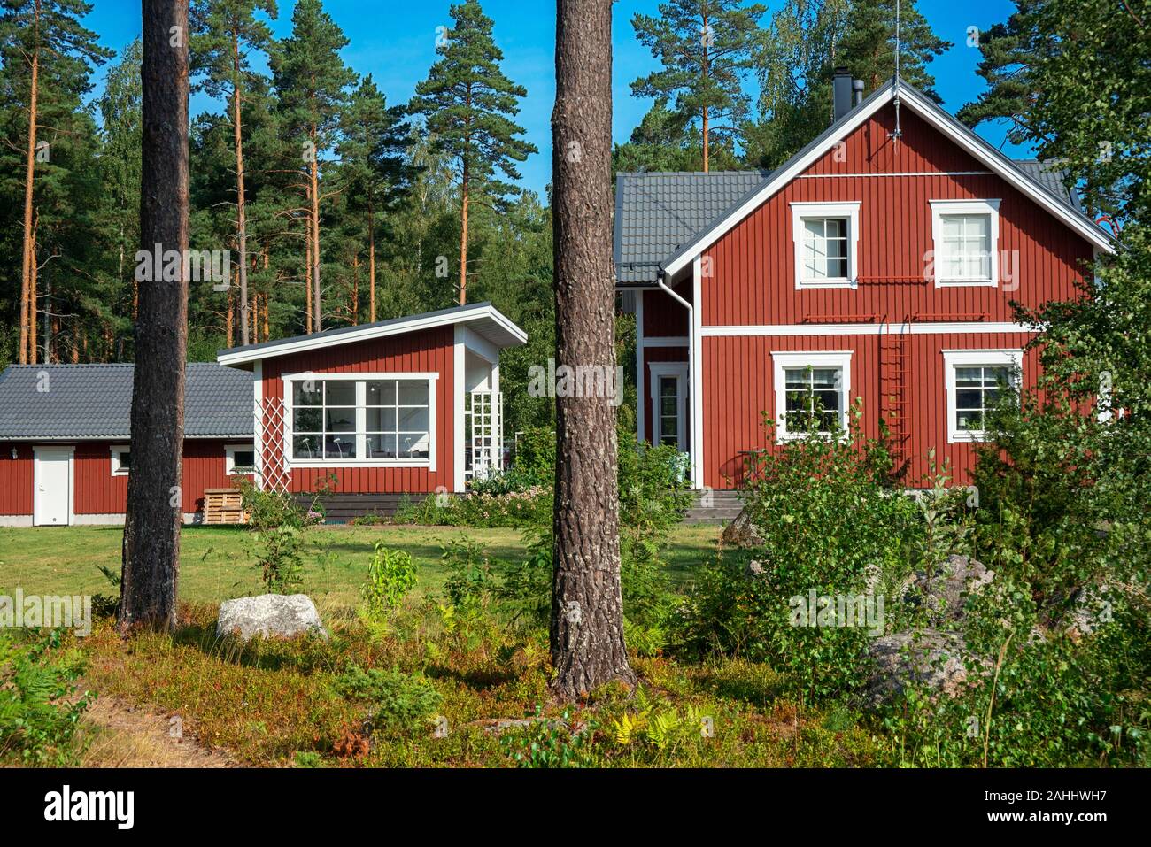 Maison en bois typique dans la région de Nagu village ou Nauvo island dans Väståboland Pargas dans l'archipel de Turku dans le sud-ouest de la Finlande. L'archipel ou ring road Banque D'Images
